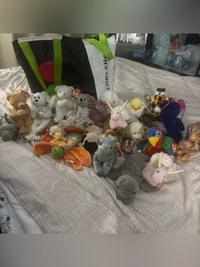 Lot of Ty Beanie Babies Plush Toys - Assorted collectibles